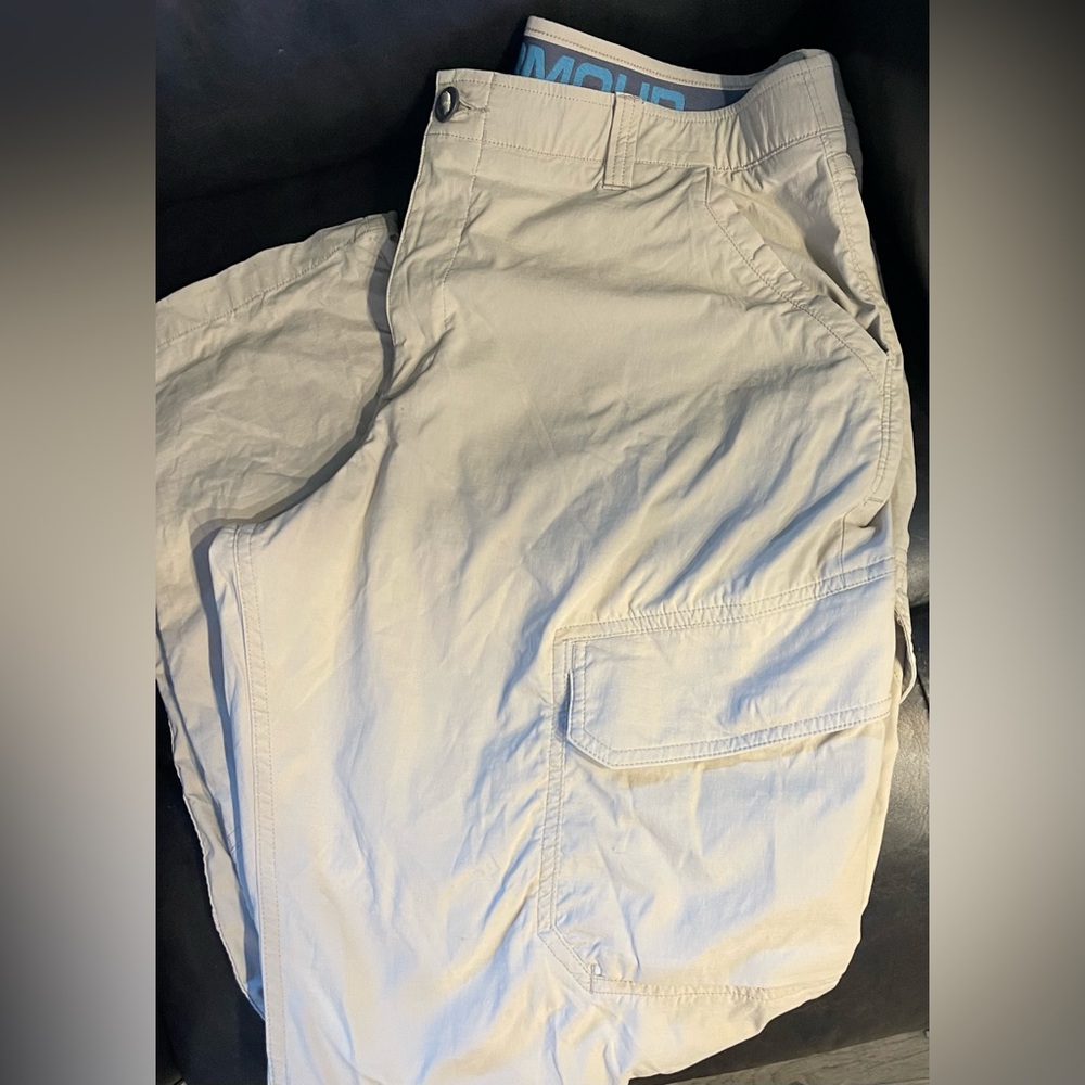 Under Armour NWOT size 38x32 dri fit fishing cargo pants
